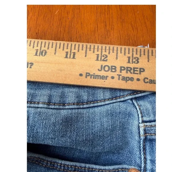 Universal Thread Woman's Distressed Jean Shorts Blue Size 4 Raw Hem Stretch - Picture 5 of 7